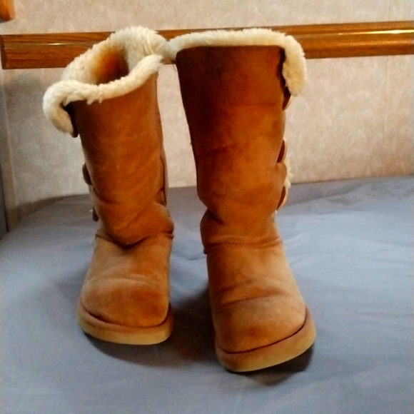 Ugg tan tall boots - Picture 1 of 3